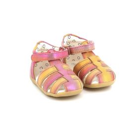 Children's Closed Toe Shoe for Girls Kickers Pink 895393-10 133