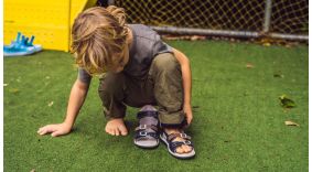 παιδικά πέδιλα ανατομικά επιλογή σωστή σόλα άνεση καλοκαίρι παιδιά